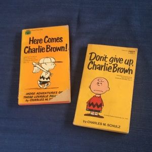 Vintage Charlie Brown comic set